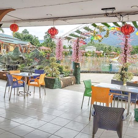 Oyo 3196 Hotel Taman Cinta Singkawang Extérieur photo