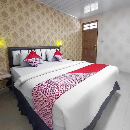 Oyo 3196 Hotel Taman Cinta Singkawang Extérieur photo