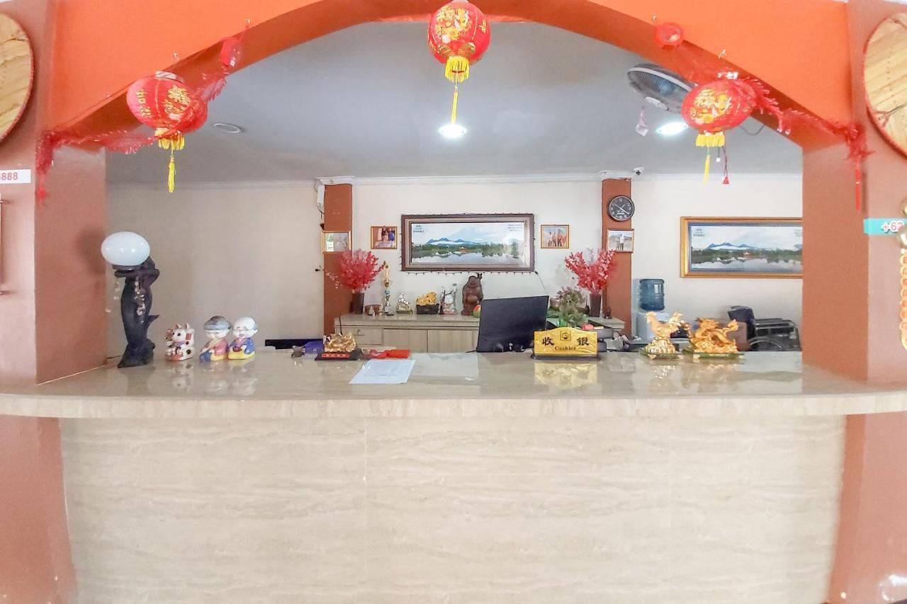 Oyo 3196 Hotel Taman Cinta Singkawang Extérieur photo