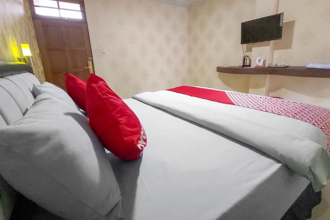 Oyo 3196 Hotel Taman Cinta Singkawang Extérieur photo
