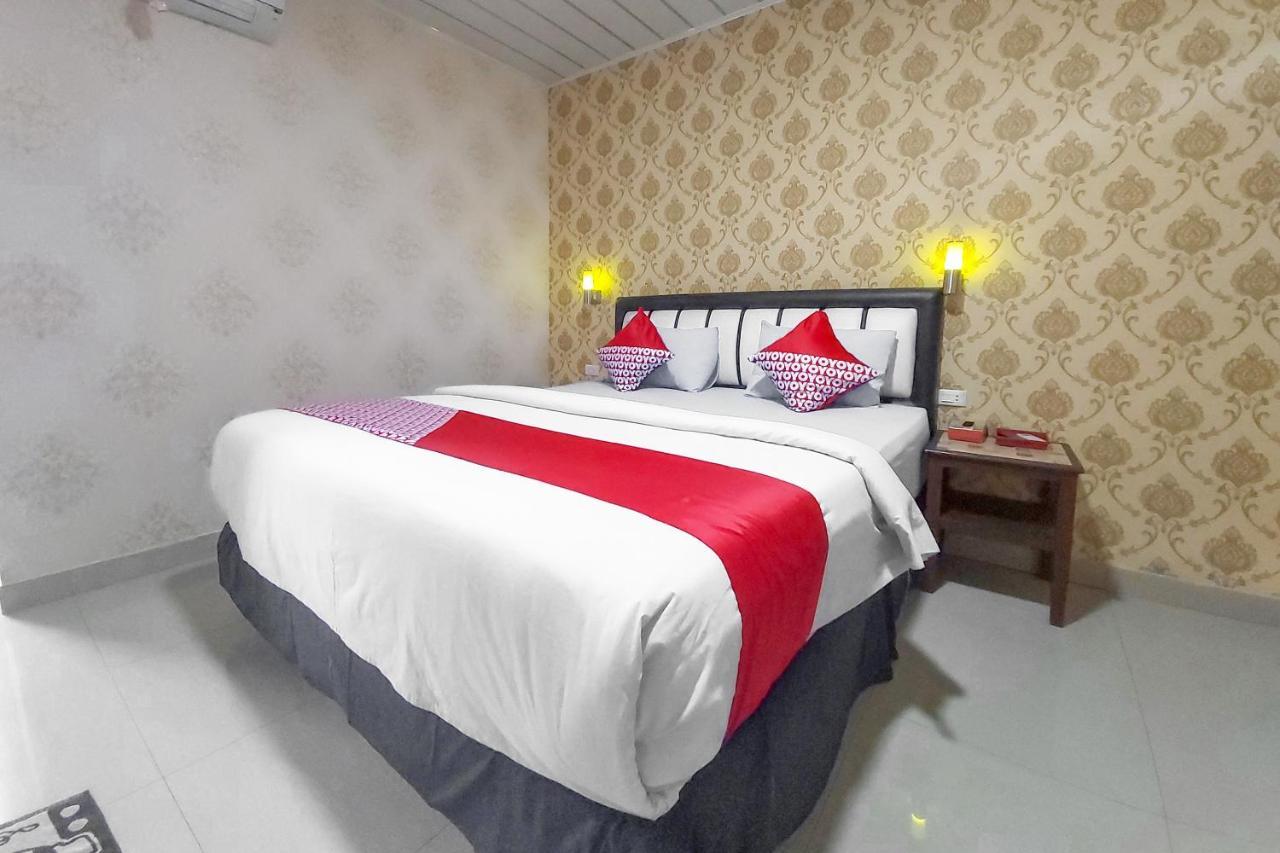 Oyo 3196 Hotel Taman Cinta Singkawang Extérieur photo