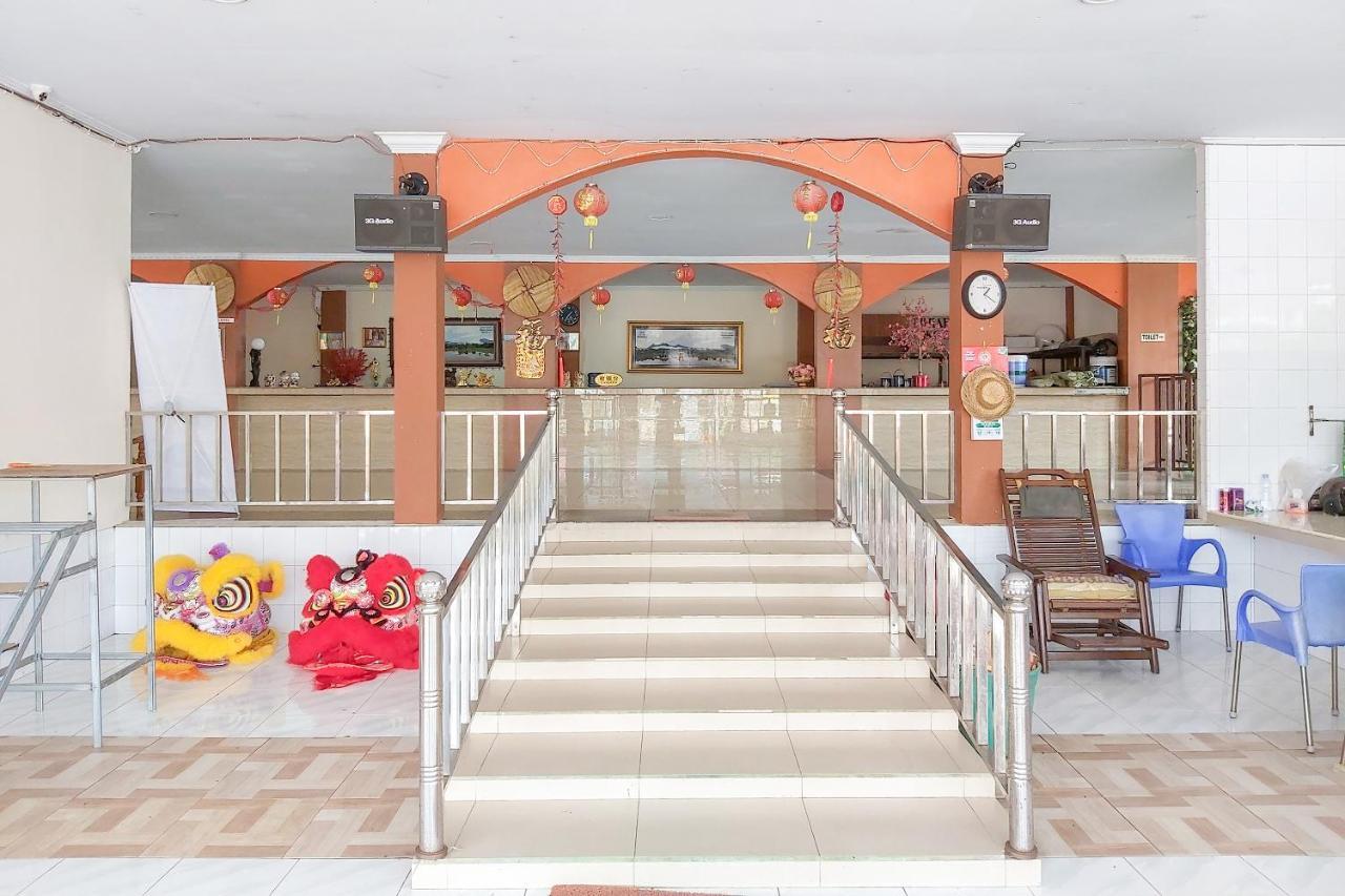 Oyo 3196 Hotel Taman Cinta Singkawang Extérieur photo