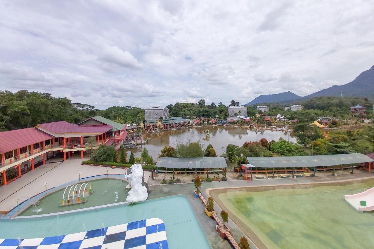 Oyo 3196 Hotel Taman Cinta Singkawang Extérieur photo