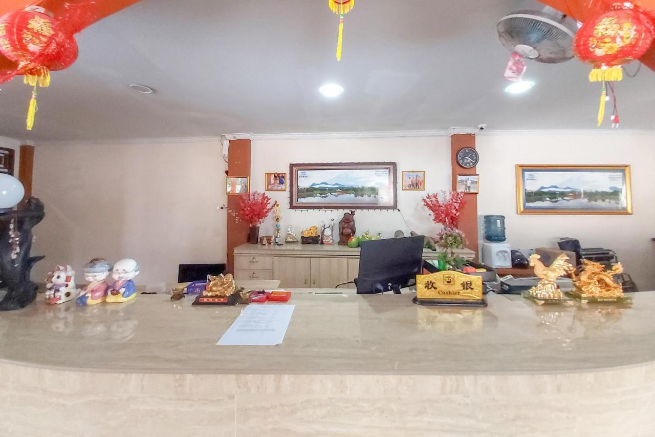 Oyo 3196 Hotel Taman Cinta Singkawang Extérieur photo