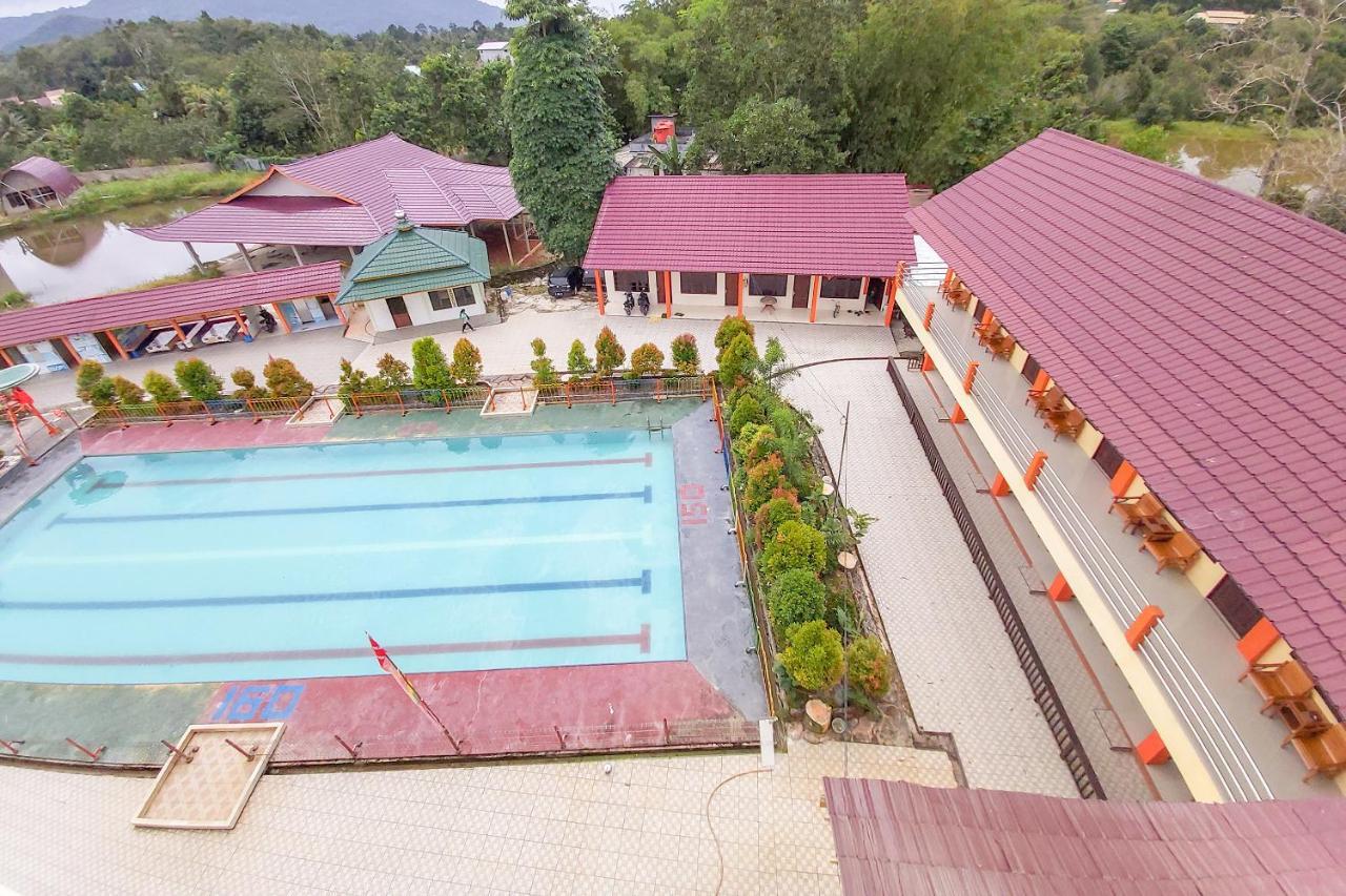 Oyo 3196 Hotel Taman Cinta Singkawang Extérieur photo