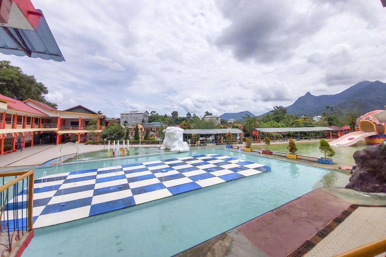 Oyo 3196 Hotel Taman Cinta Singkawang Extérieur photo