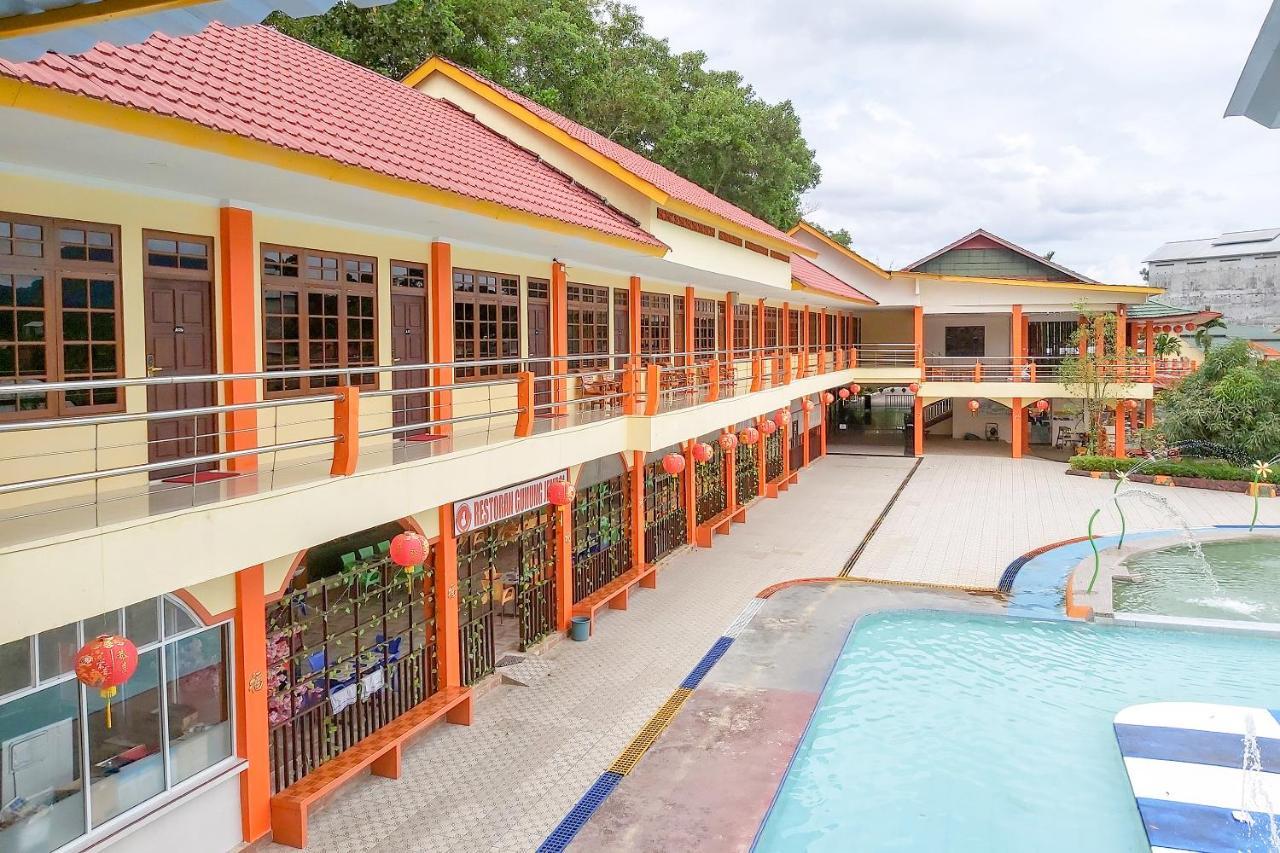 Oyo 3196 Hotel Taman Cinta Singkawang Extérieur photo