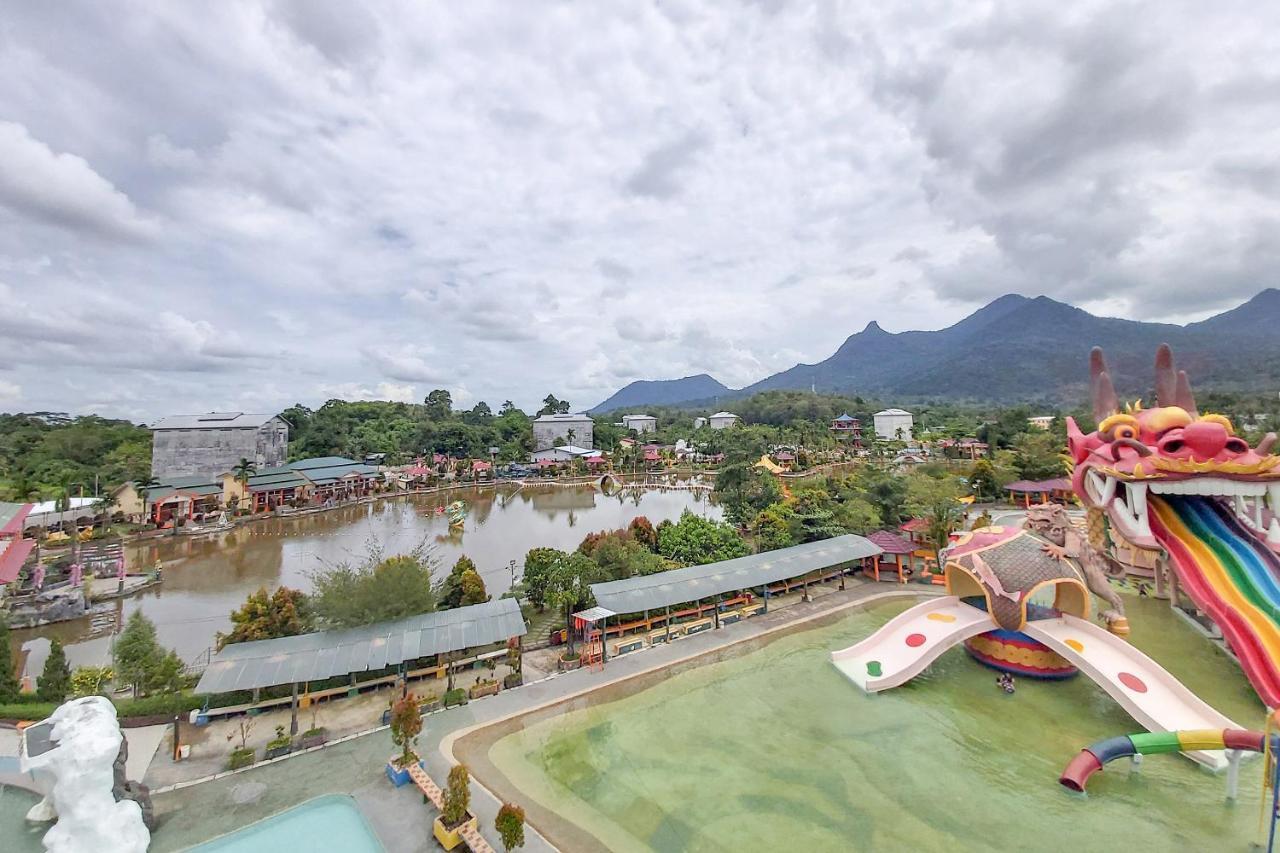 Oyo 3196 Hotel Taman Cinta Singkawang Extérieur photo