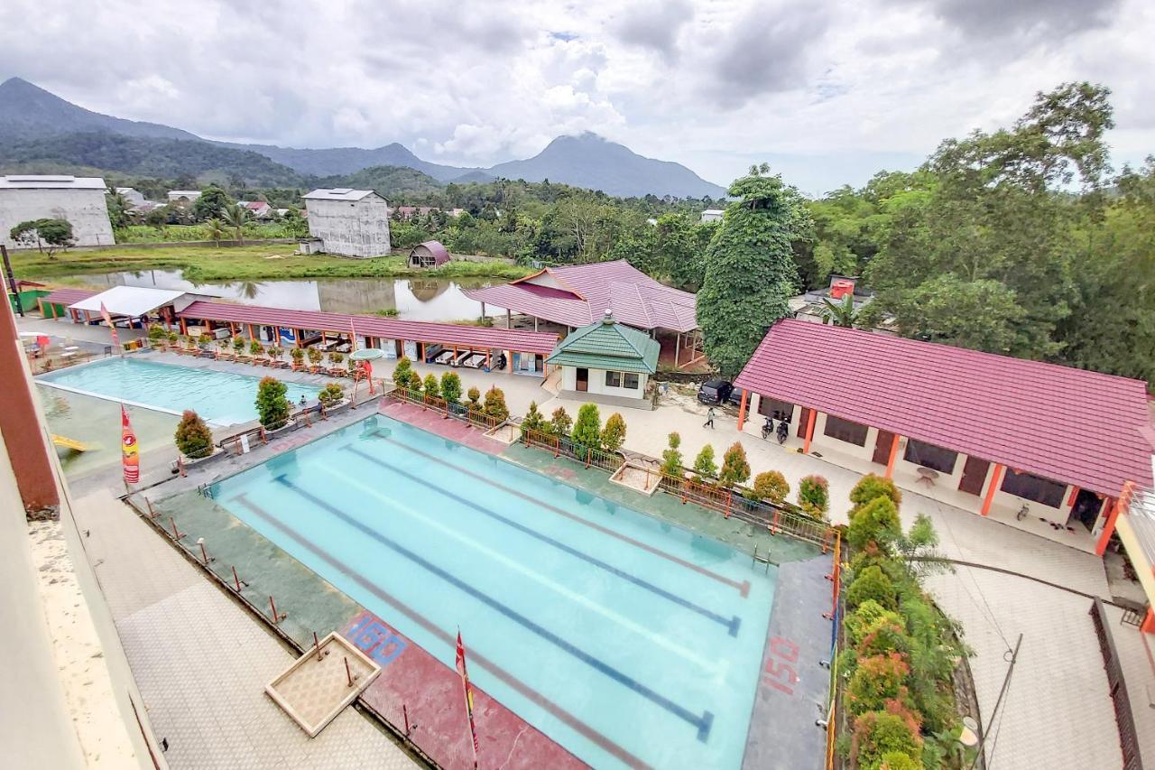 Oyo 3196 Hotel Taman Cinta Singkawang Extérieur photo